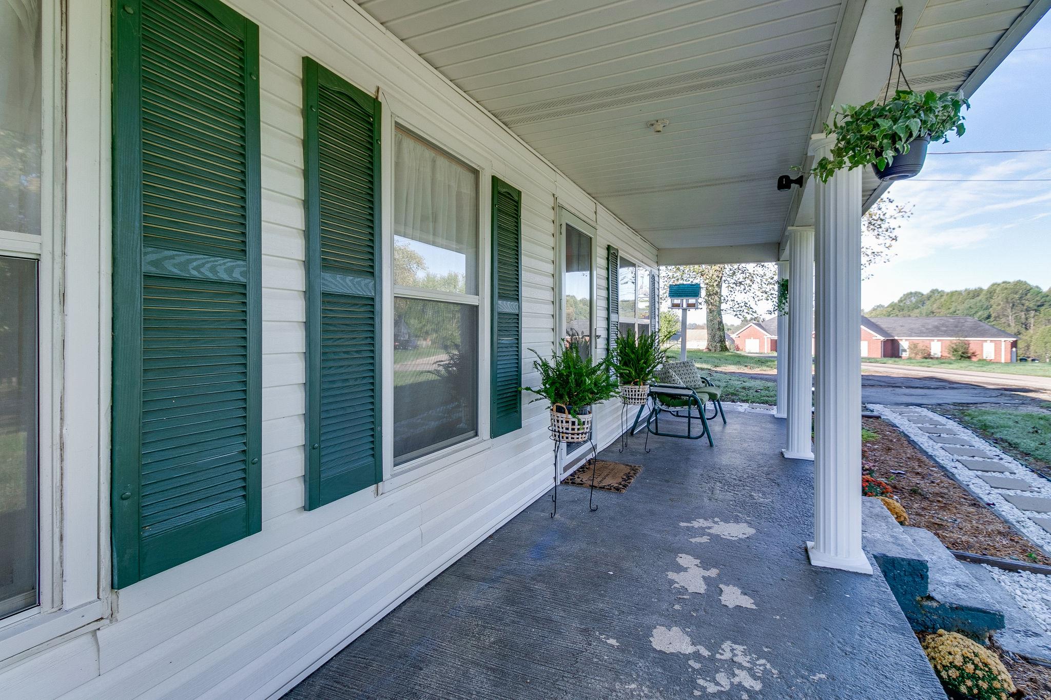385 Ben Albert Road Cottontown, TN 37048 - Photo 8 of 27 ...and room for more chairs!