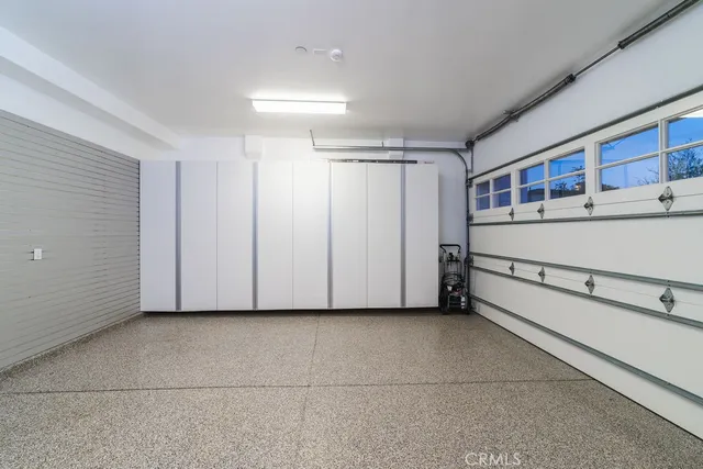 a view of a big room with closet