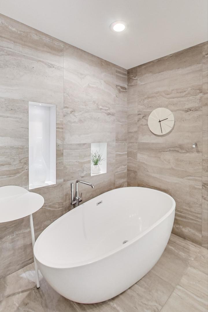 357 West Superior Street, Unit AB Chicago, IL 60654 - Photo 21 of 50 a bathroom with a bathtub and sink