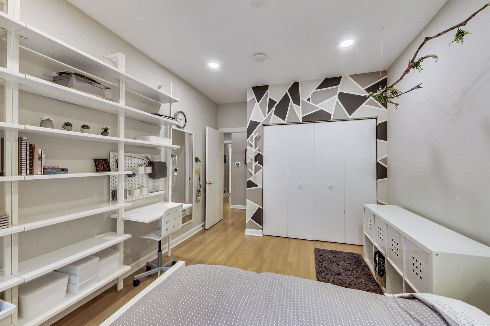 357 West Superior Street, Unit AB Chicago, IL 60654 - Photo 25 of 50 a walk in closet