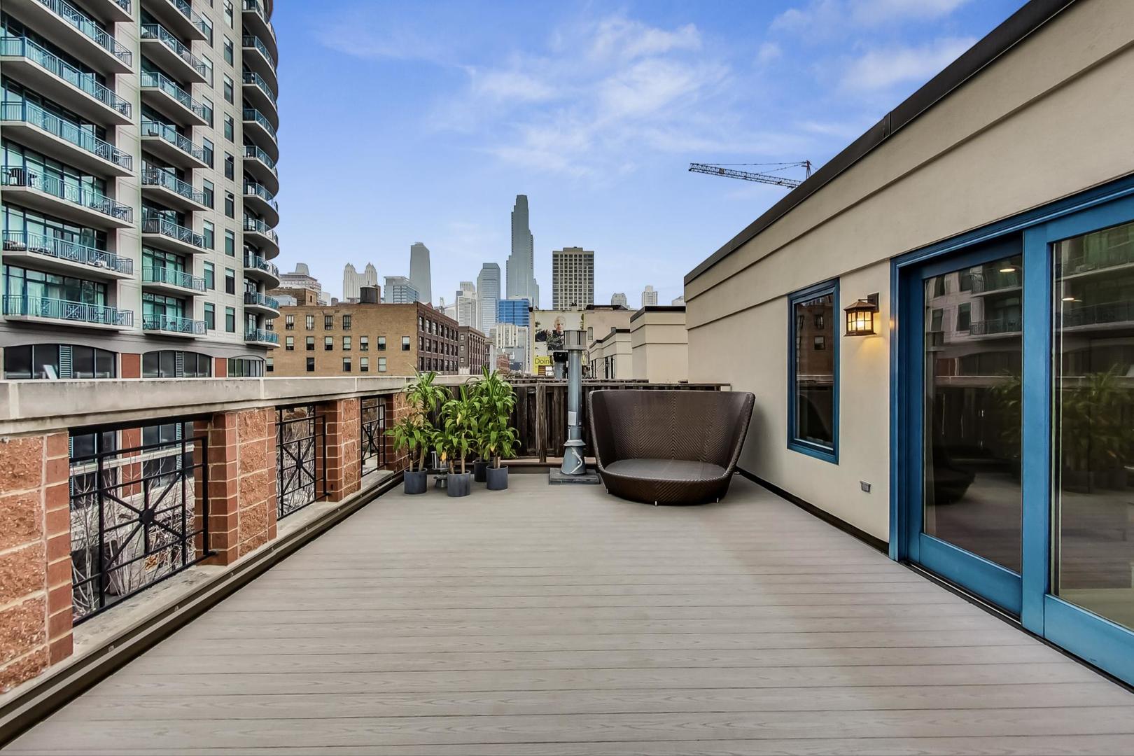 357 West Superior Street, Unit AB Chicago, IL 60654 - Photo 30 of 50 a view of roof deck with patio