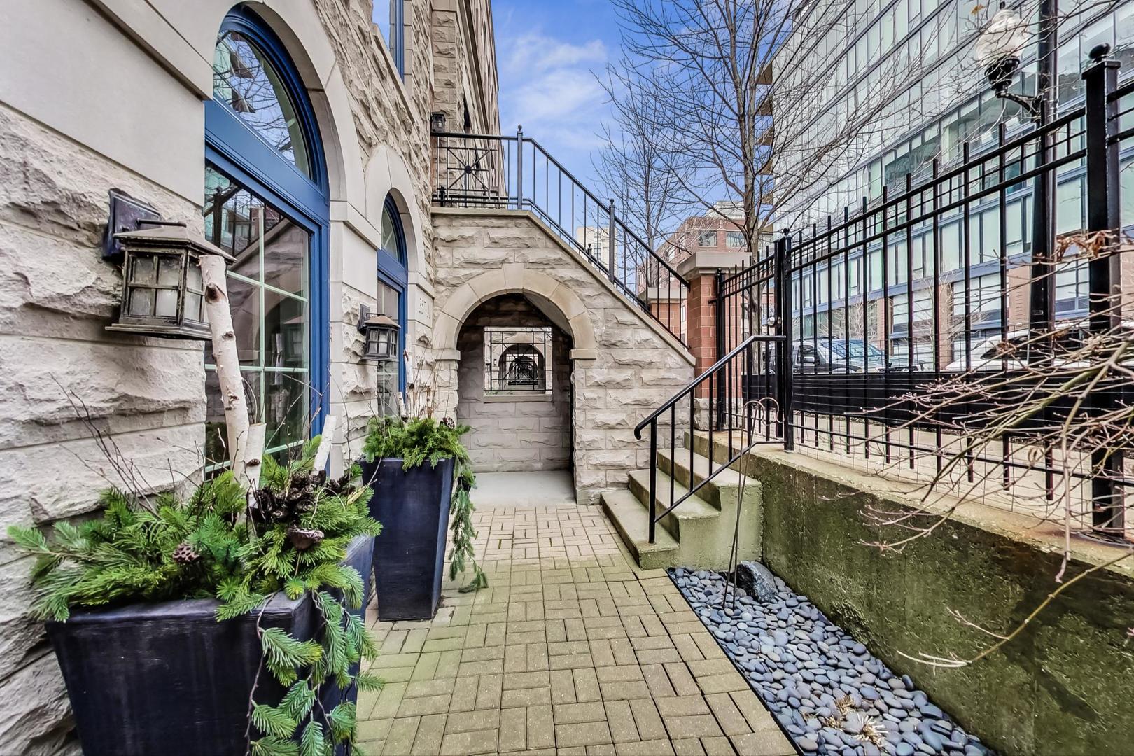 357 West Superior Street, Unit AB Chicago, IL 60654 - Photo 36 of 50 a view of entryway with a front door