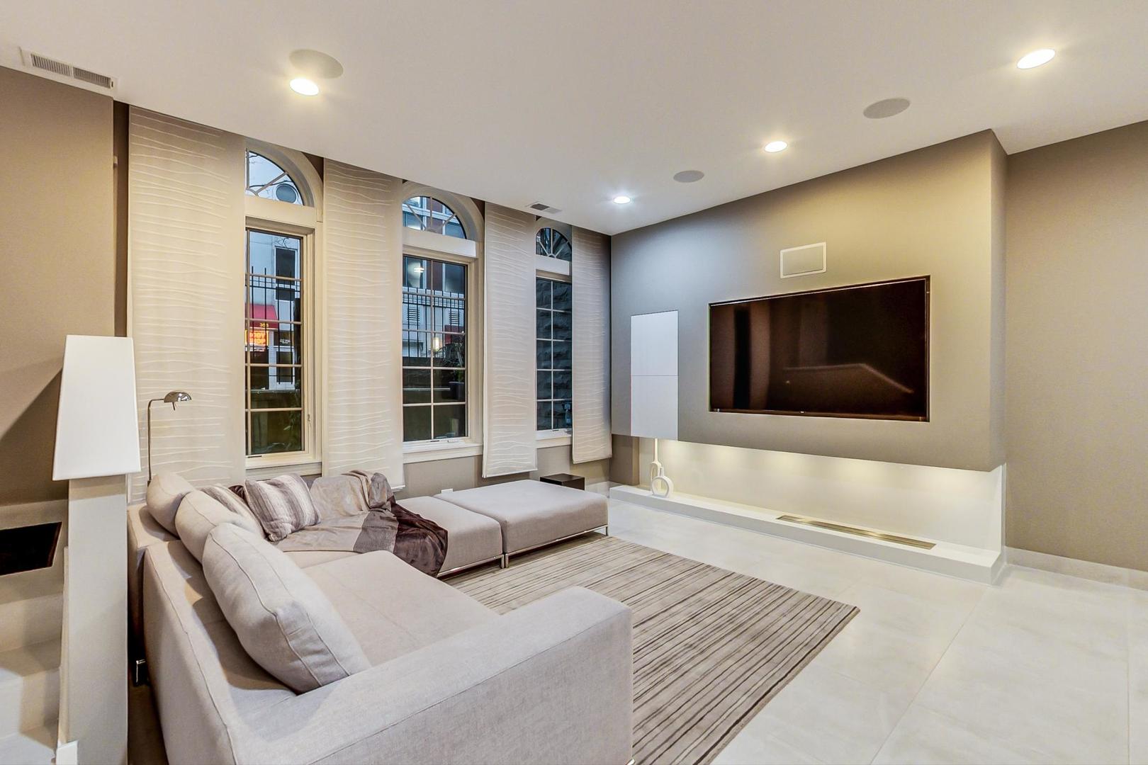 357 West Superior Street, Unit AB Chicago, IL 60654 - Photo 38 of 50 a living room with furniture