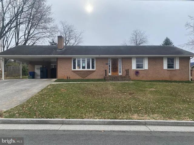 $2,500 | 733 East Stonewall Drive, Front Royal, VA 22630