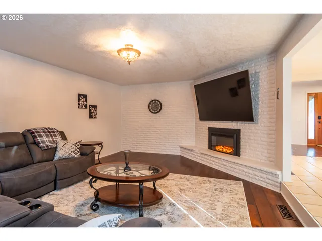 $1,250,000 | 250 Mountain Drive, Roseburg, OR 97471