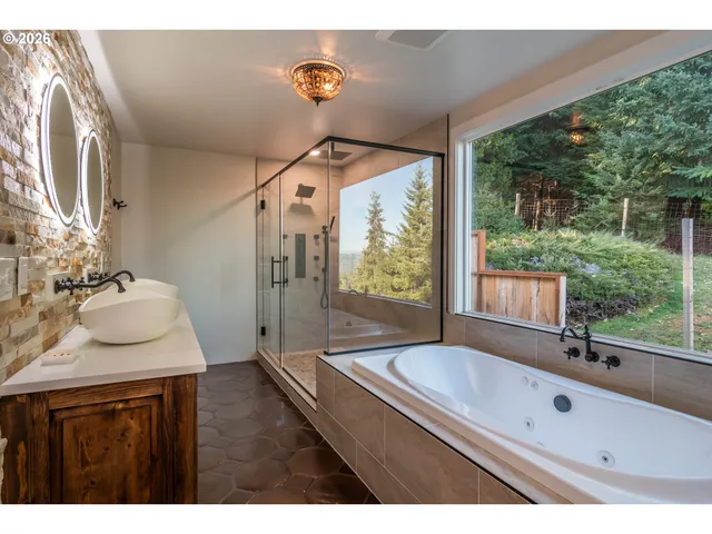 $1,250,000 | 250 Mountain Drive, Roseburg, OR 97471