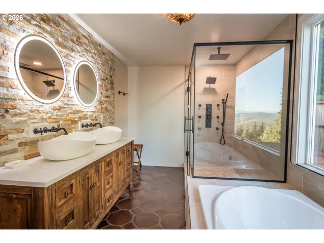 $1,250,000 | 250 Mountain Drive, Roseburg, OR 97471