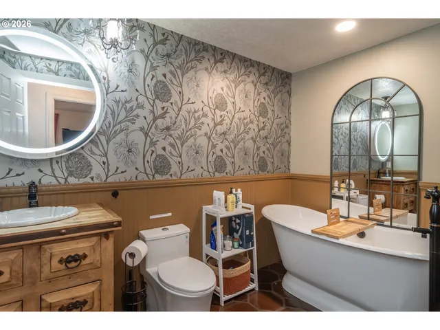 $1,250,000 | 250 Mountain Drive, Roseburg, OR 97471