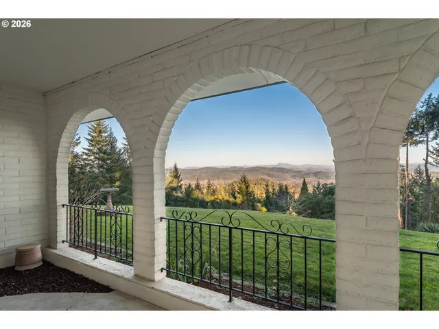 $1,250,000 | 250 Mountain Drive, Roseburg, OR 97471