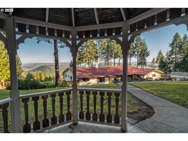$1,250,000 | 250 Mountain Drive, Roseburg, OR 97471