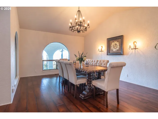 $1,250,000 | 250 Mountain Drive, Roseburg, OR 97471