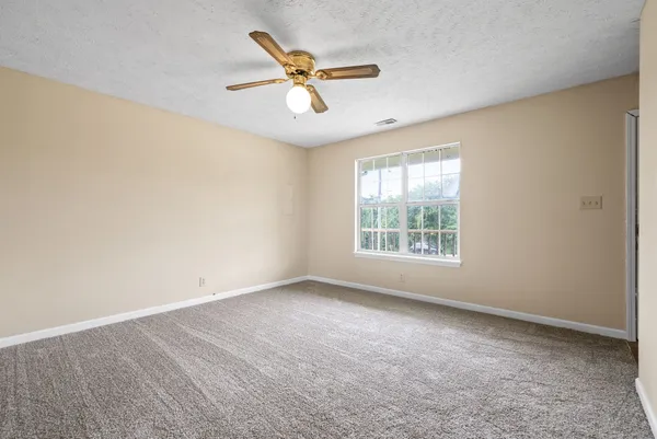 $1,250 | 2080 Carneal Lane, Oak Grove, KY 42262