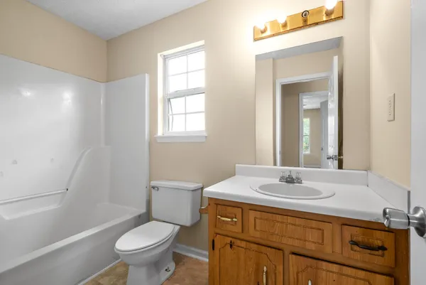 $1,250 | 2080 Carneal Lane, Oak Grove, KY 42262