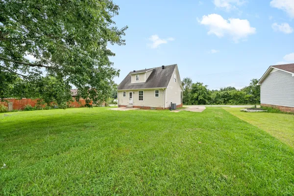 $1,250 | 2080 Carneal Lane, Oak Grove, KY 42262