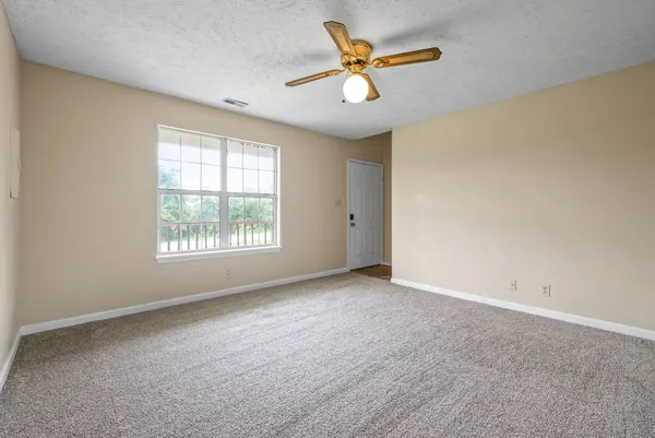 $1,250 | 2080 Carneal Lane, Oak Grove, KY 42262