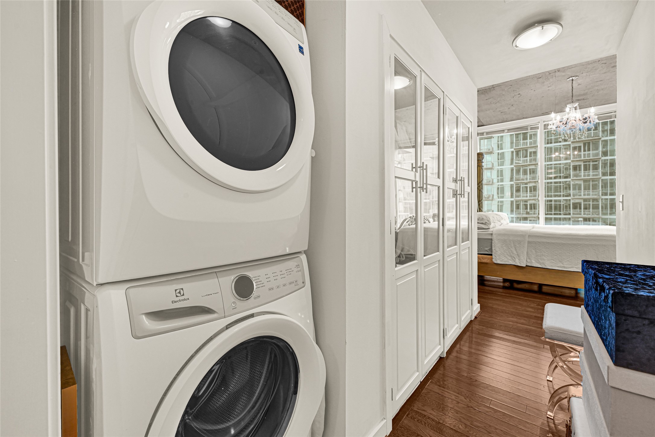 5925 Almeda Road, Unit 10908 Houston, TX 77004 - Photo 14 of 37 a view of a hallway with washer and dryer