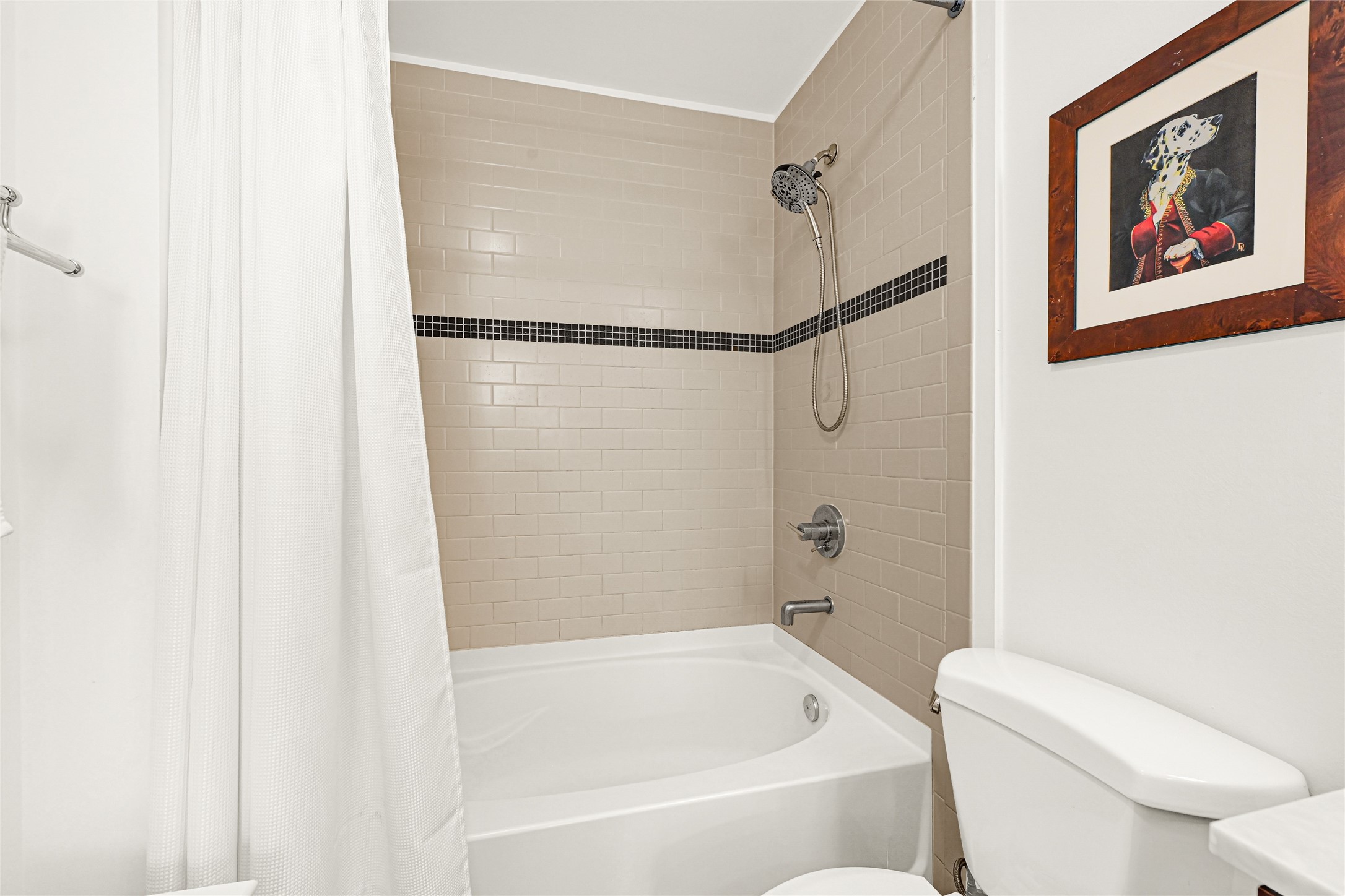 5925 Almeda Road, Unit 10908 Houston, TX 77004 - Photo 16 of 37 a white toilet sitting next to a bath tub