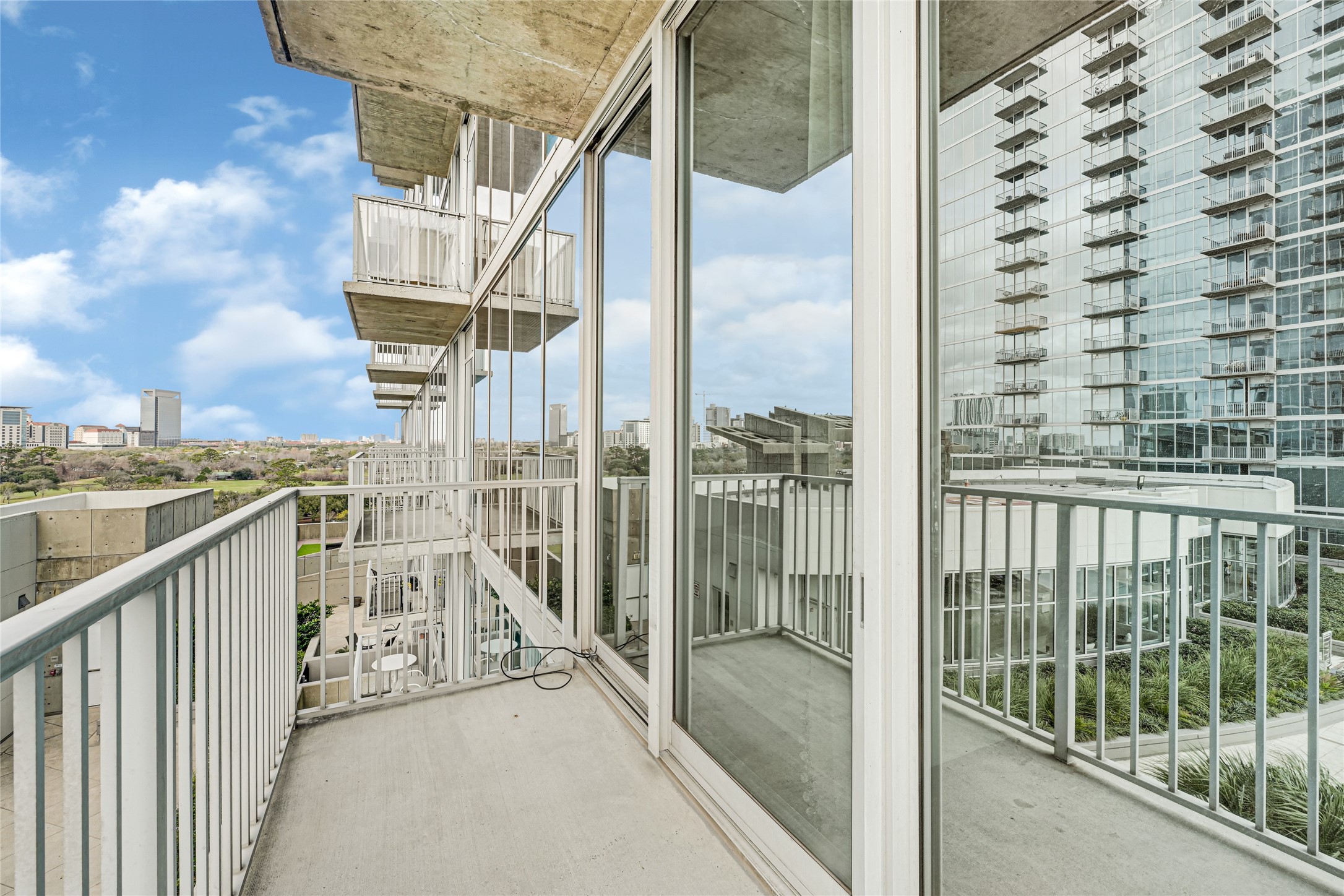 5925 Almeda Road, Unit 10908 Houston, TX 77004 - Photo 17 of 37 a view of balcony with furniture