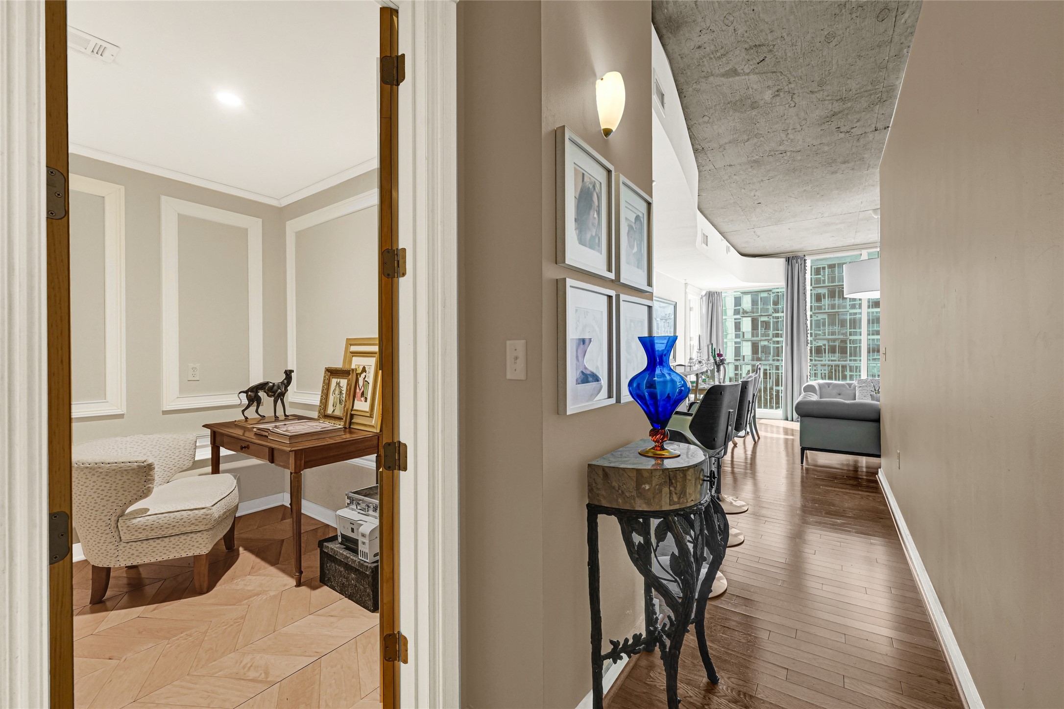 5925 Almeda Road, Unit 10908 Houston, TX 77004 - Photo 2 of 37 a living room with furniture a patio and a fireplace