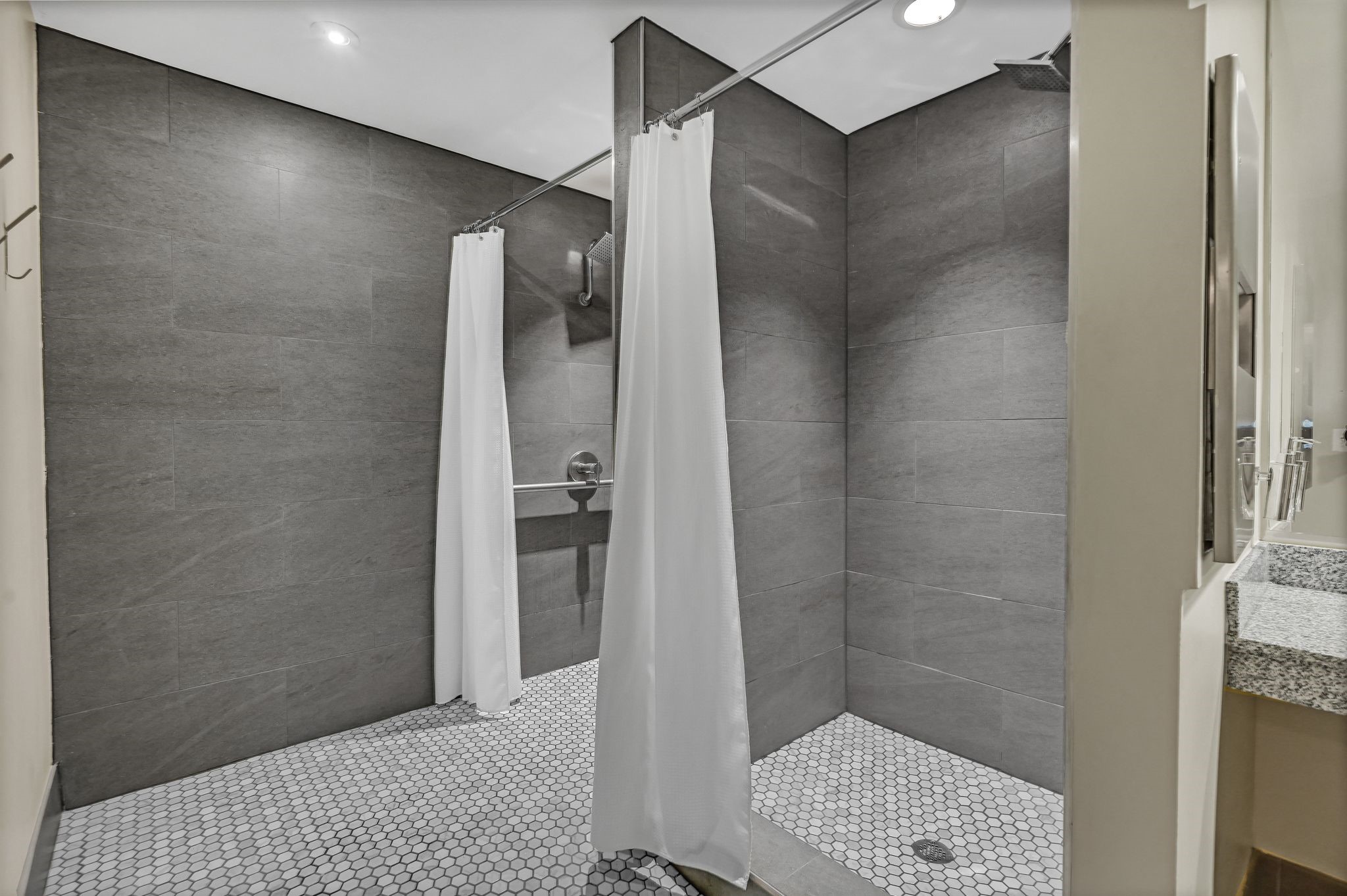 5925 Almeda Road, Unit 10908 Houston, TX 77004 - Photo 31 of 37 a bathroom with a shower and a sink