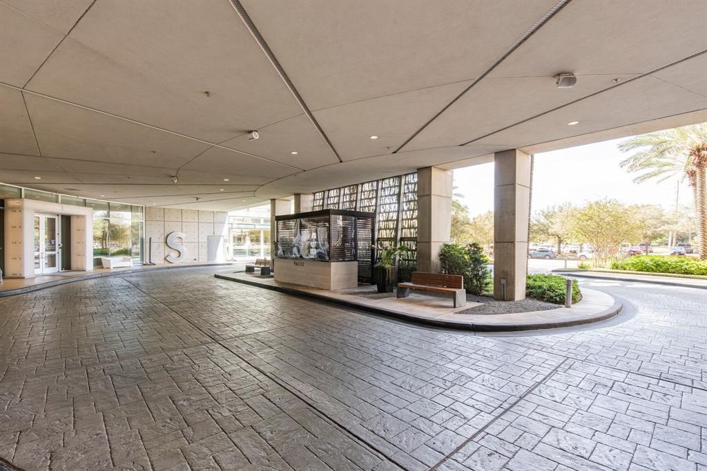 5925 Almeda Road, Unit 10908 Houston, TX 77004 - Photo 36 of 37 a view of empty room with floor to ceiling window and wooden floor