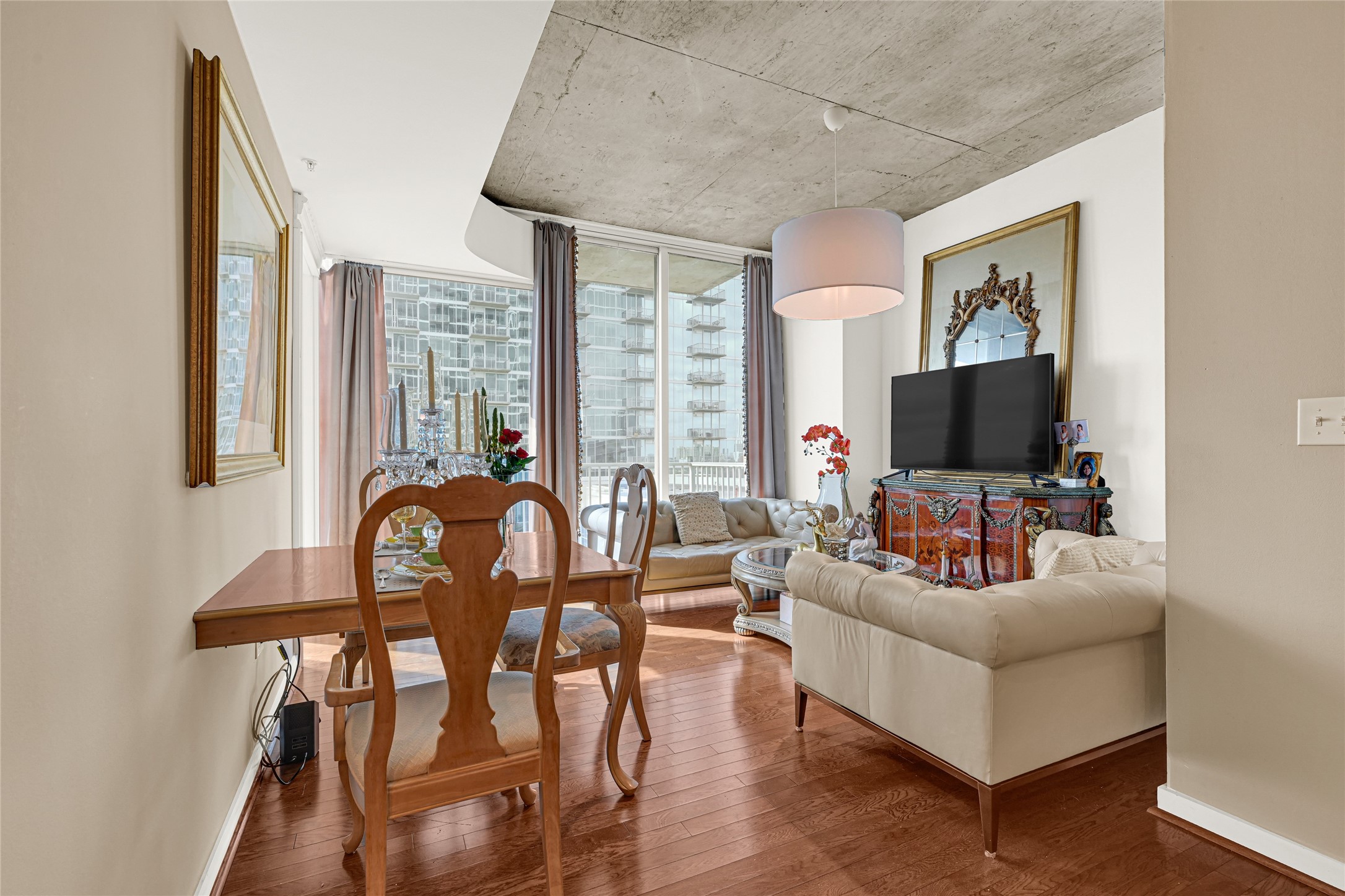5925 Almeda Road, Unit 10908 Houston, TX 77004 - Photo 5 of 37 a living room with furniture and a flat screen tv