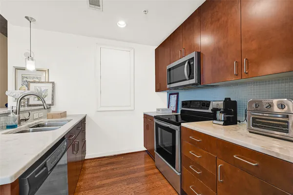 $1,995 | 5925 Almeda Road, Unit 10908, Houston, TX 77004