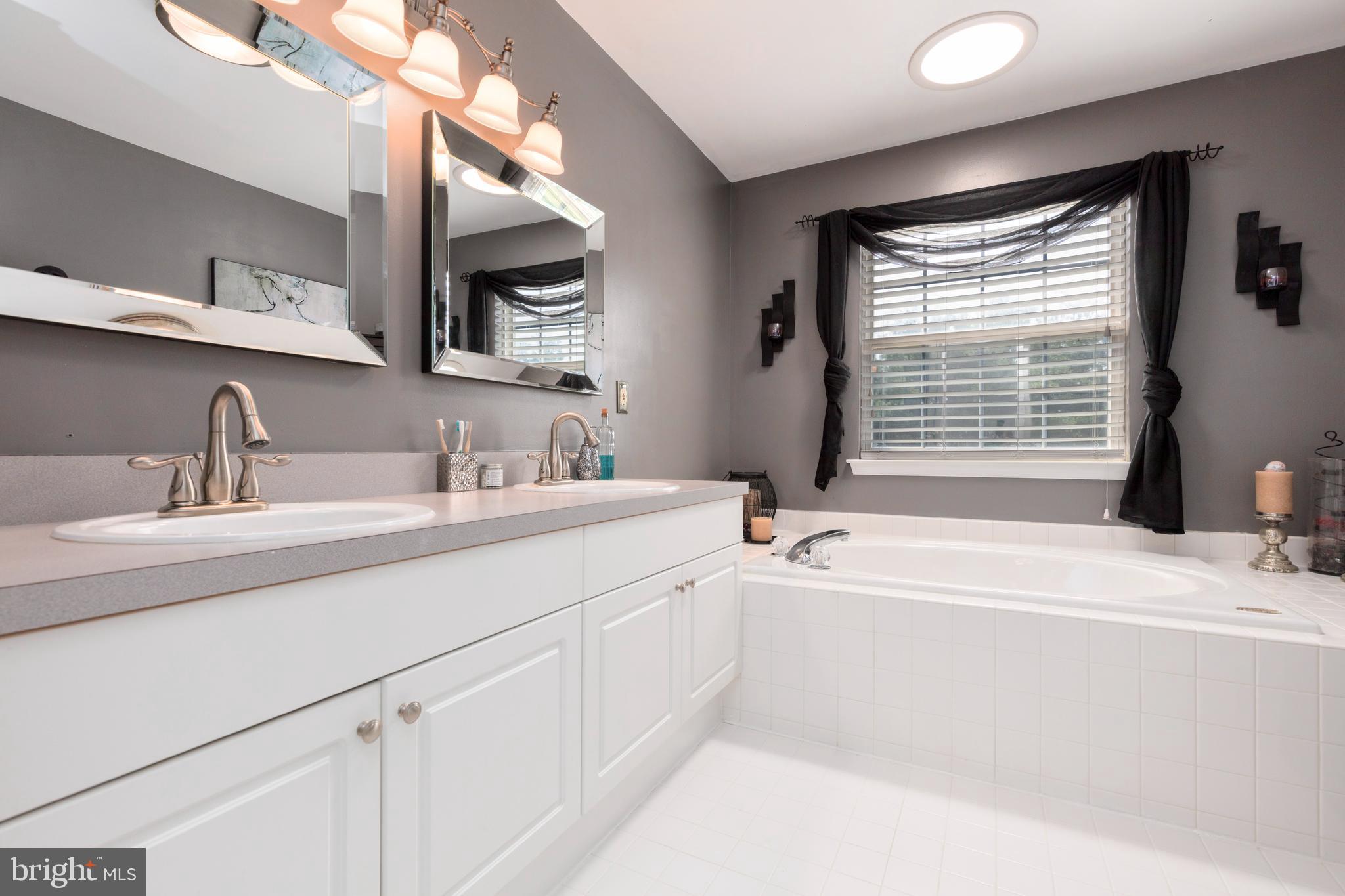 88 Walker Road Royersford, PA 19468 - Photo 21 of 39 Owners Bath