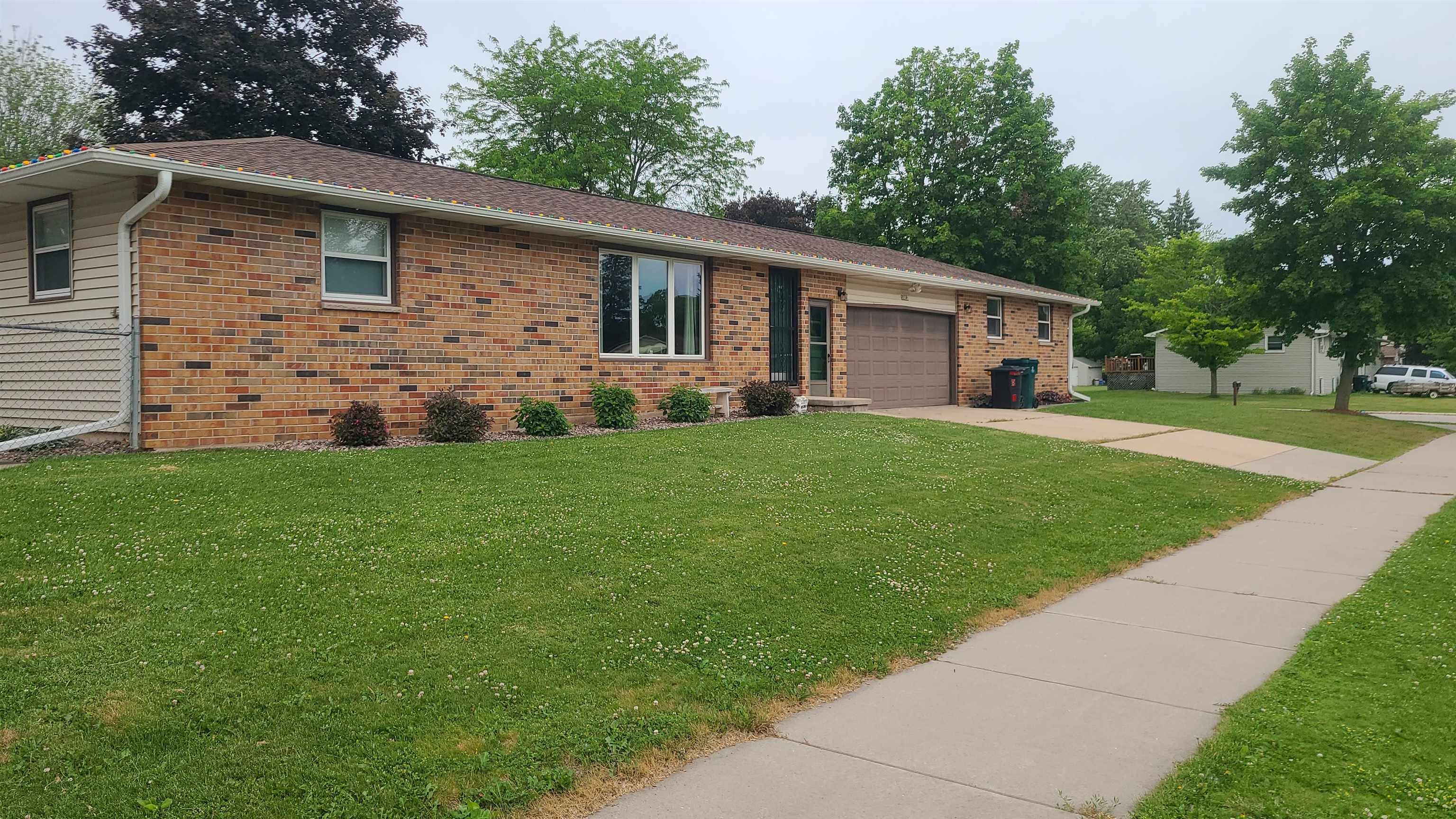 1023 Rockwell Road Green Bay, WI 54313 - Photo 4 of 31