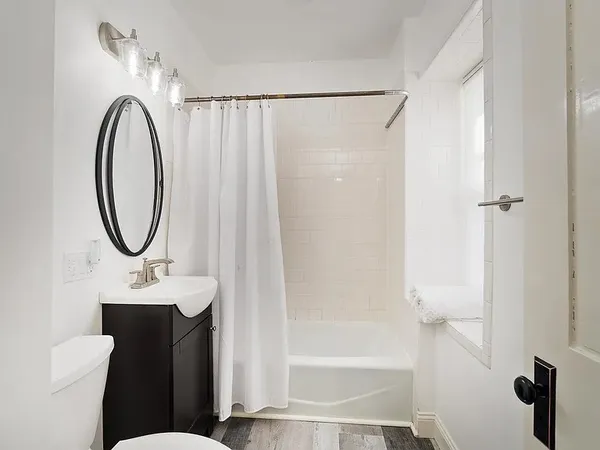 $2,175 | 77 Coggeshall Avenue, Unit G, Newport, RI 02840