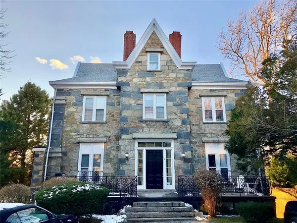 $2,175 | 77 Coggeshall Avenue, Unit G, Newport, RI 02840