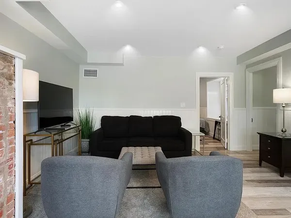 $2,175 | 77 Coggeshall Avenue, Unit G, Newport, RI 02840