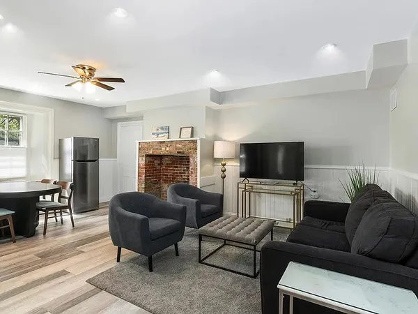 $2,175 | 77 Coggeshall Avenue, Unit G, Newport, RI 02840