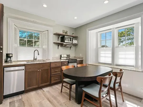 $2,175 | 77 Coggeshall Avenue, Unit G, Newport, RI 02840