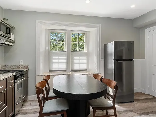 $2,175 | 77 Coggeshall Avenue, Unit G, Newport, RI 02840