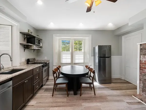 $2,175 | 77 Coggeshall Avenue, Unit G, Newport, RI 02840