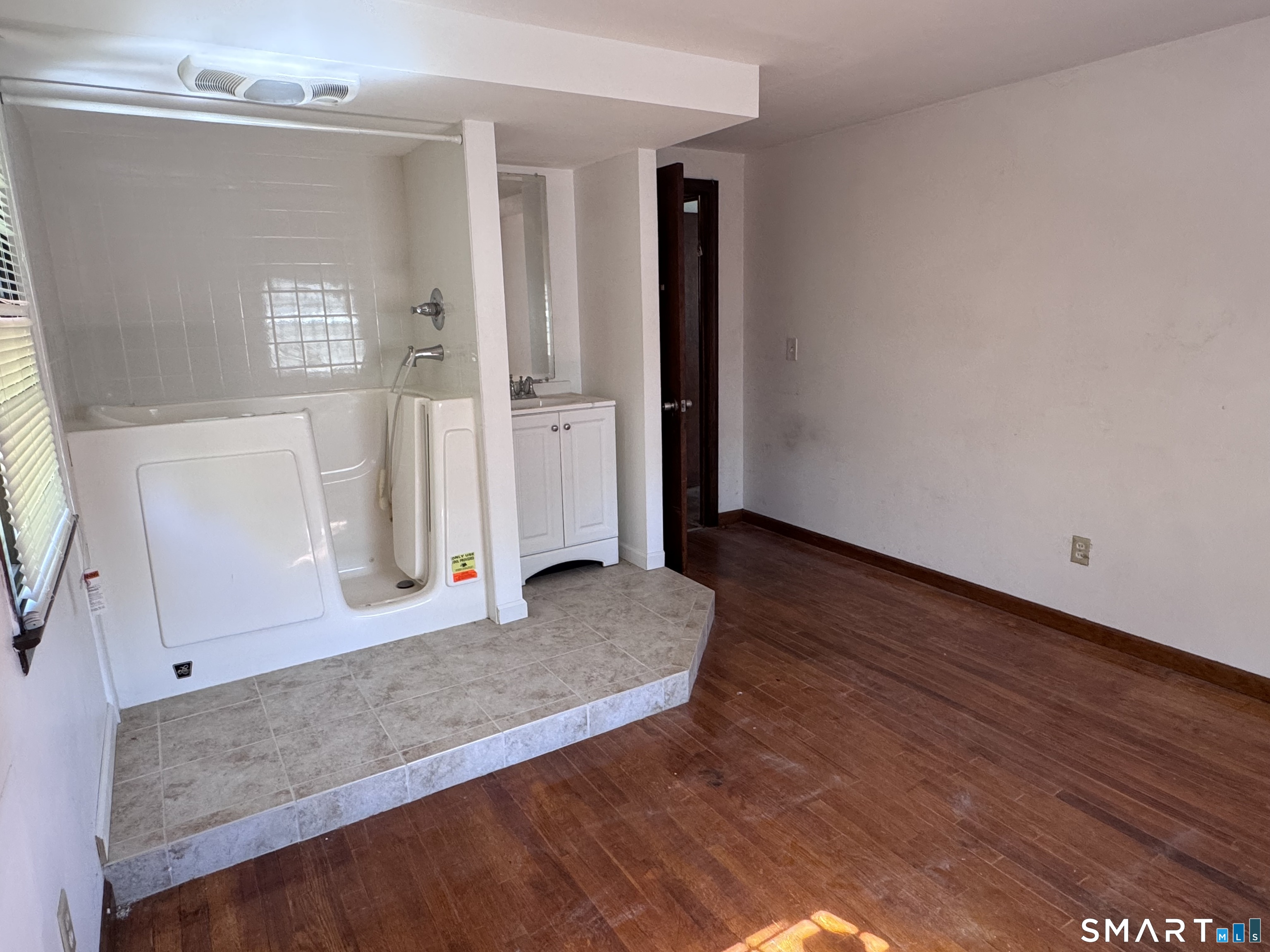 33 Thomas Street Windsor Locks, CT 06096 - Photo 20 of 33