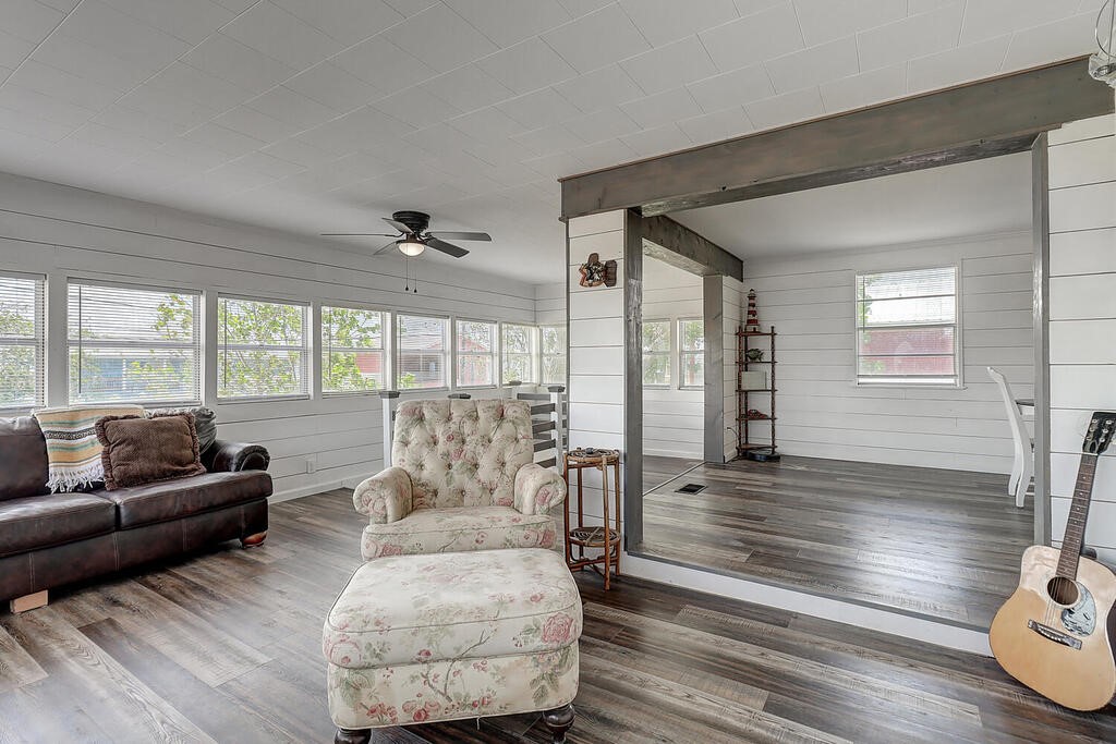 810 North Sandpiper Ingleside, TX 78362 - Photo 19 of 40 a living room with furniture and wooden floor