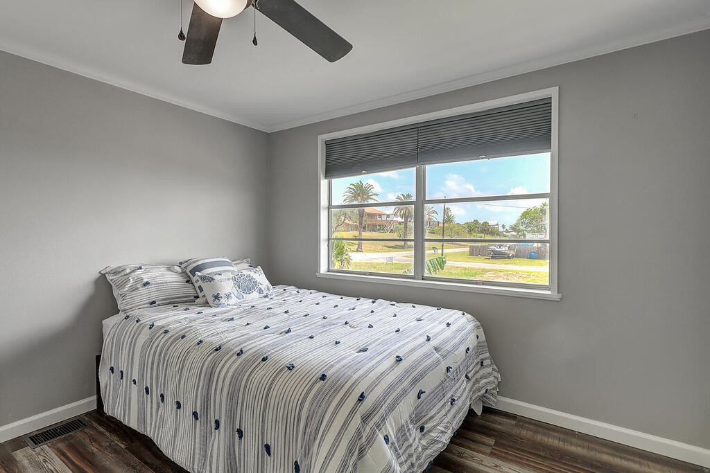 810 North Sandpiper Ingleside, TX 78362 - Photo 34 of 40 a bedroom with a bed and a window