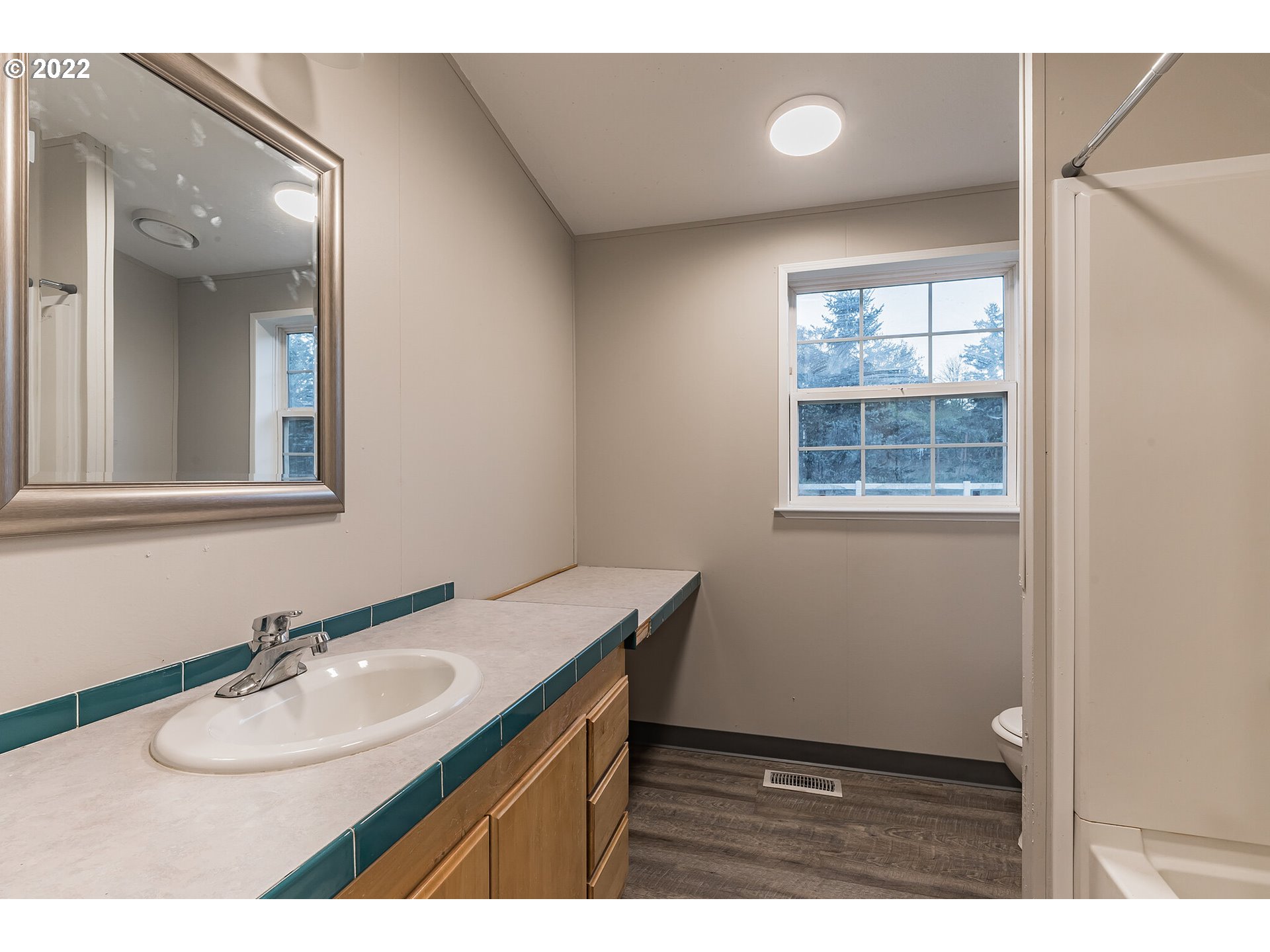 1015 Perrydale Road Dallas, OR 97338 - Photo 17 of 29 Bathroom