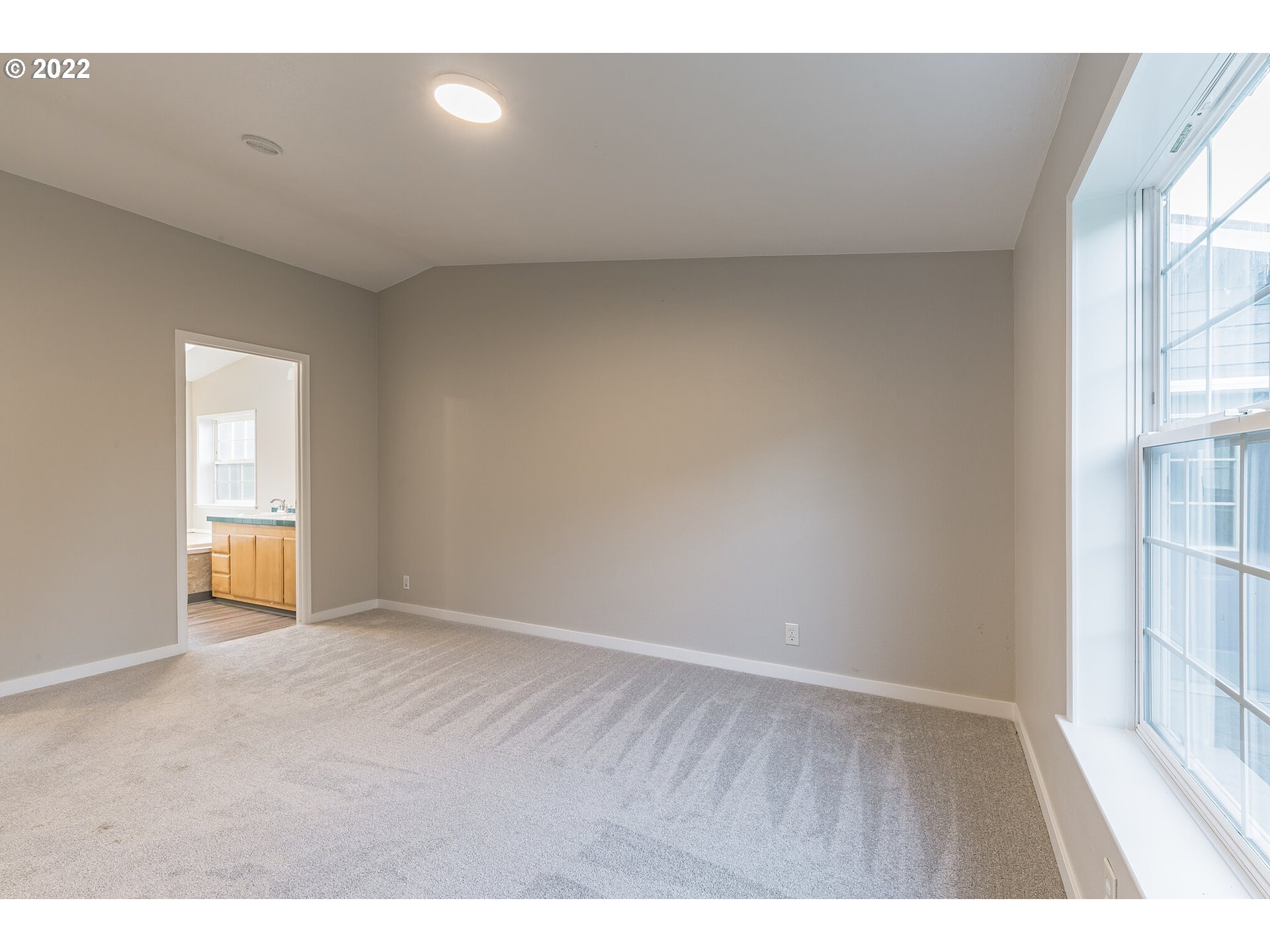 1015 Perrydale Road Dallas, OR 97338 - Photo 5 of 29 Owner's Suite Bedroom