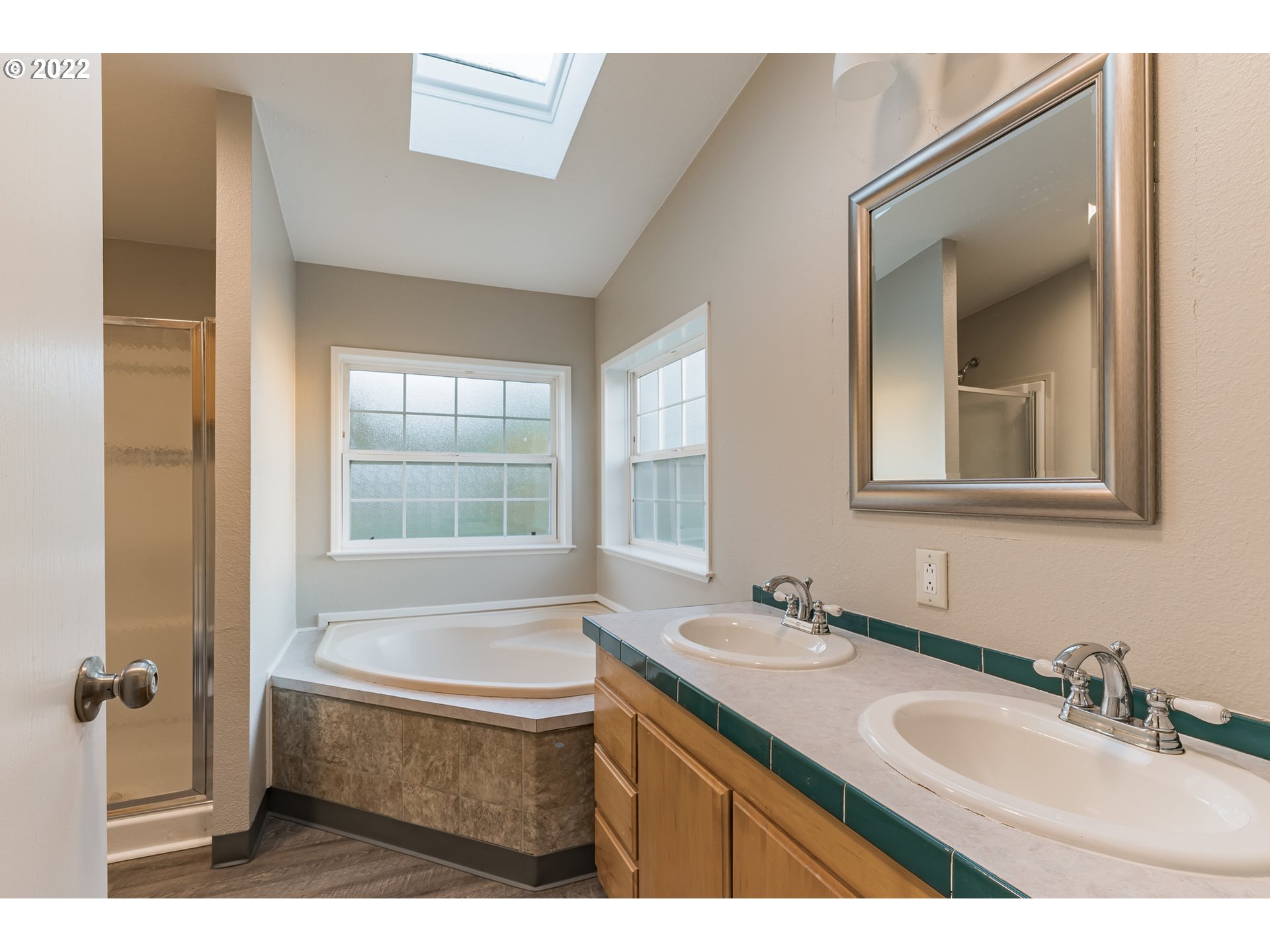 1015 Perrydale Road Dallas, OR 97338 - Photo 6 of 29 Owner's Suite Bathroom