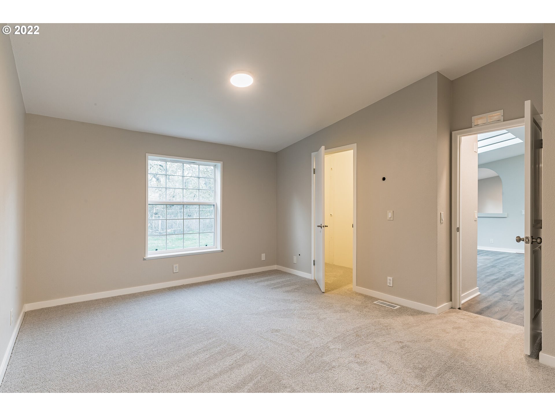 1015 Perrydale Road Dallas, OR 97338 - Photo 8 of 29 Owner's Suite Bedroom