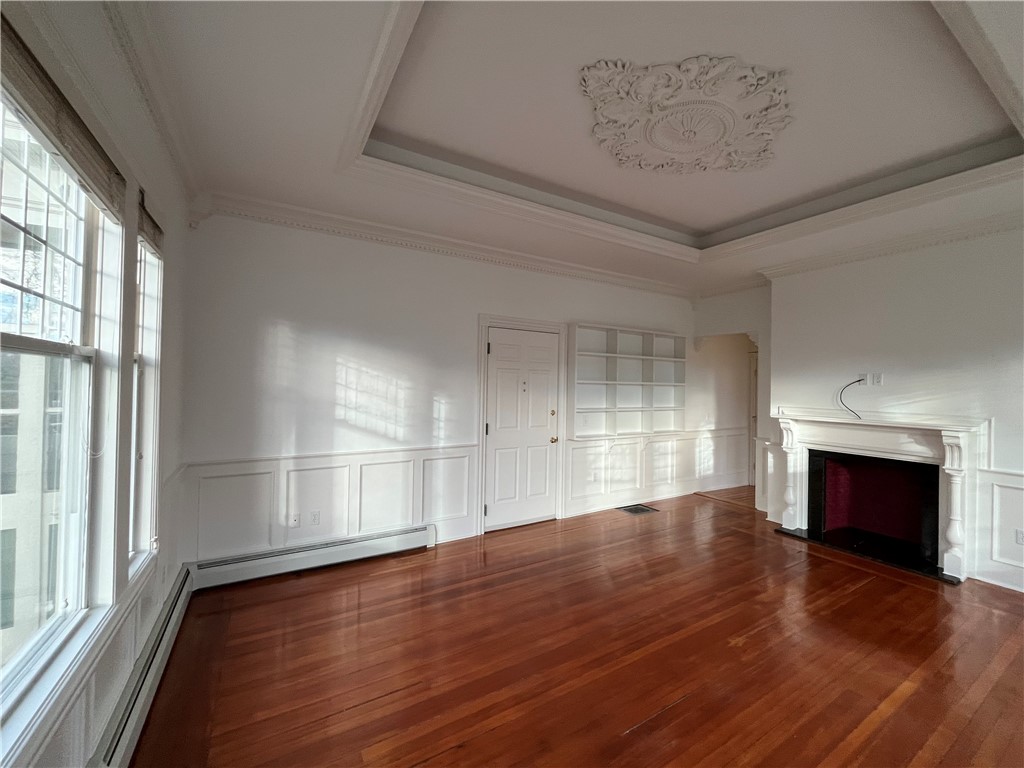 20 Berkeley Avenue, Unit 2 Newport, RI 02840 - Photo 11 of 44 Nice architectural details, and 10 foot ceilings!!!