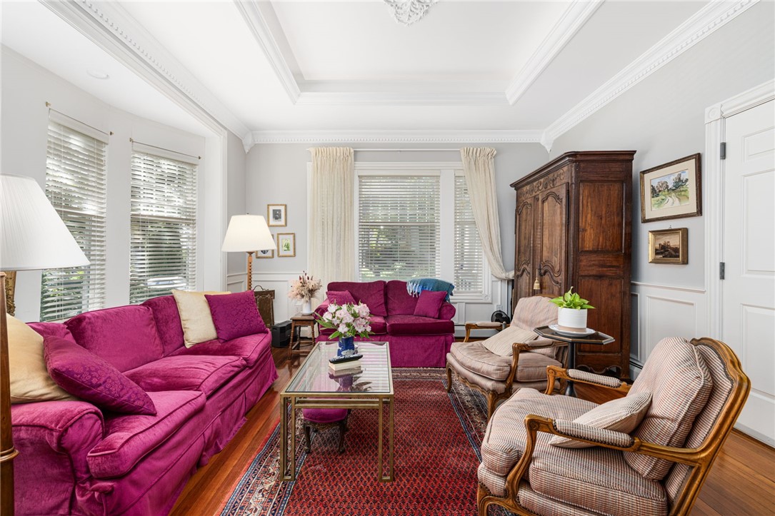 20 Berkeley Avenue, Unit 2 Newport, RI 02840 - Photo 11 of 46 Nice architectural details, and 10 foot ceilings!