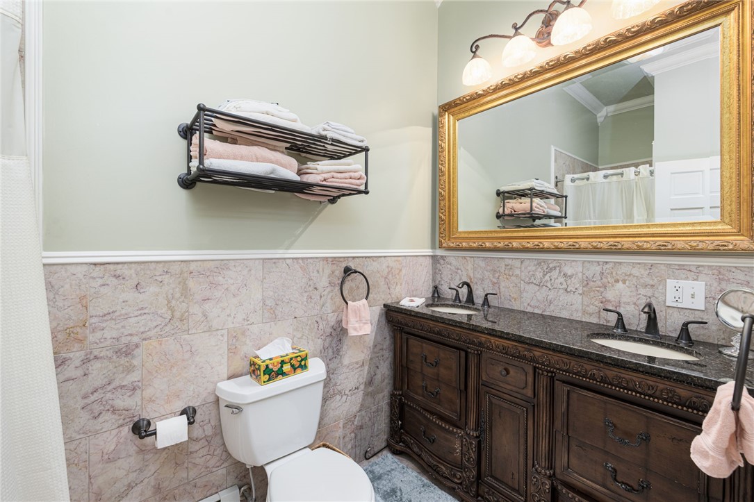 20 Berkeley Avenue, Unit 2 Newport, RI 02840 - Photo 19 of 46 Hall full bath, this space is 11'10" x 5'5".