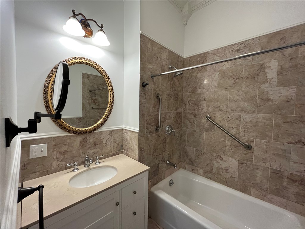 20 Berkeley Avenue, Unit 2 Newport, RI 02840 - Photo 21 of 44 Primary full bathroom, freshly painted white!