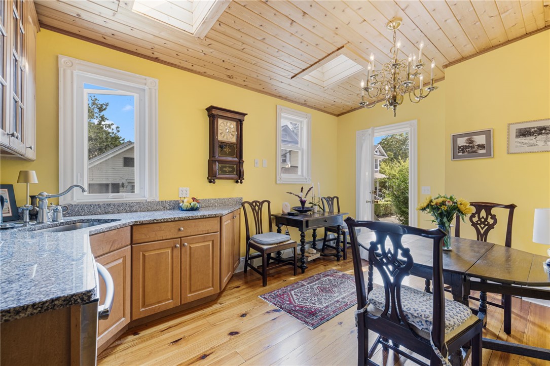20 Berkeley Avenue, Unit 2 Newport, RI 02840 - Photo 27 of 46 The dining area is 10'2" x 6'11". The second private access is through this door!