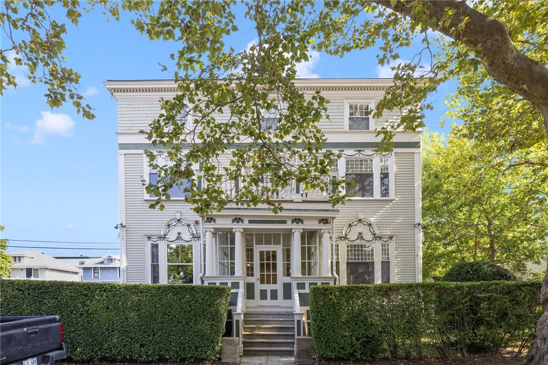 20 Berkeley Avenue, Unit 2 Newport, RI 02840 - Photo 3 of 46