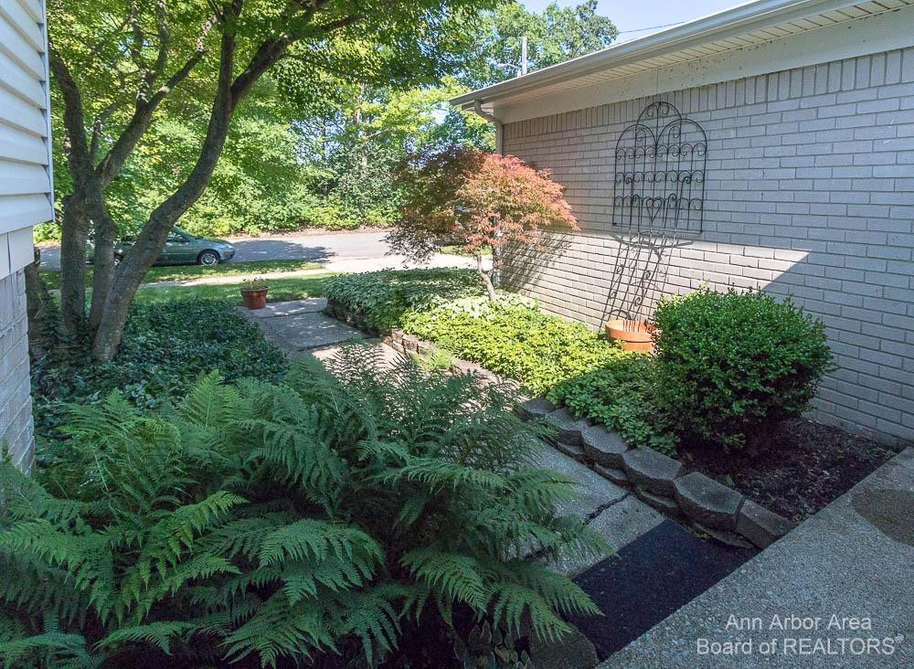2316 Nixon Road Ann Arbor, MI 48105 - Photo 4 of 45 Photo 4